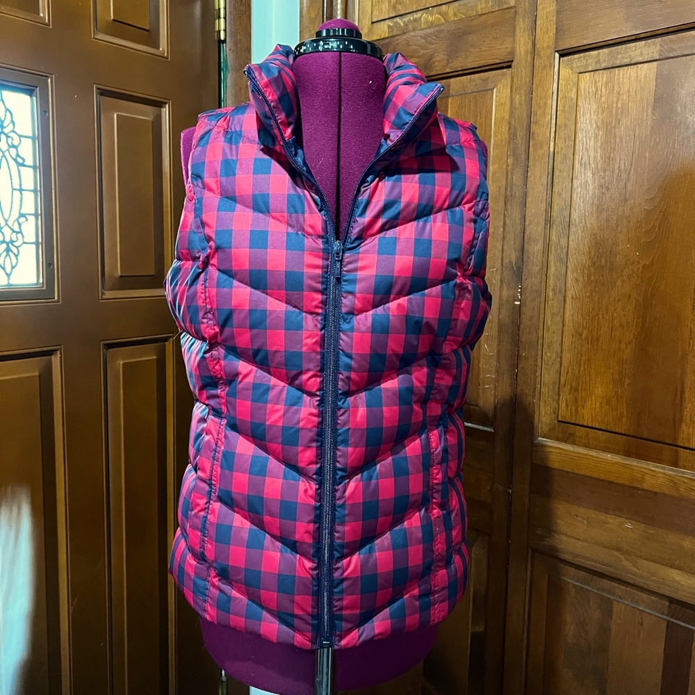 Lands End Red and Blue Checkered Puffer Vest size small